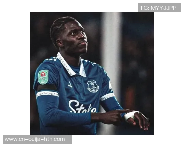 比媒：阿马杜-奥纳纳买不到47码球鞋，足协职工坐飞机带给他